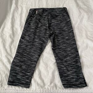Zella leggings SMALL Cosmic Space cropped black white texture